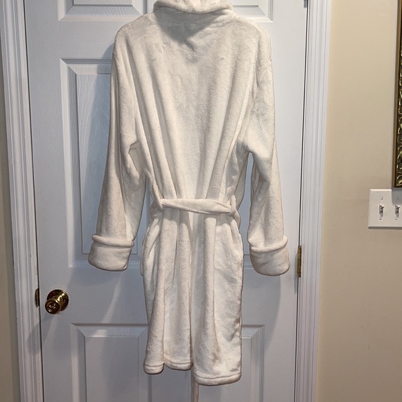 Legacy & Main White Super Soft 1 Size Robe - Picture 4 of 4